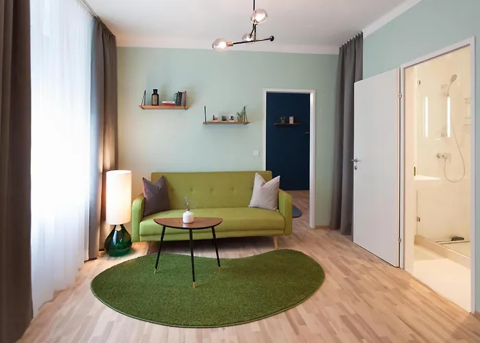 In By The Danube Promenade * لينتز