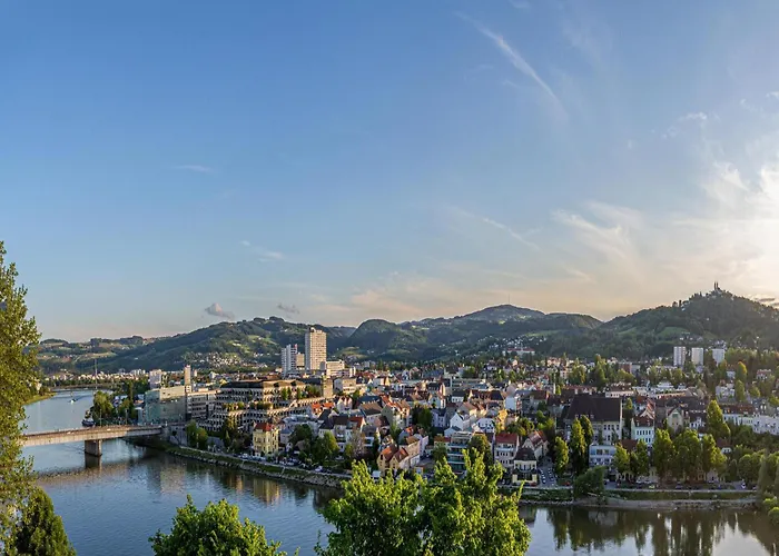 In By The Danube Promenade * لينتز